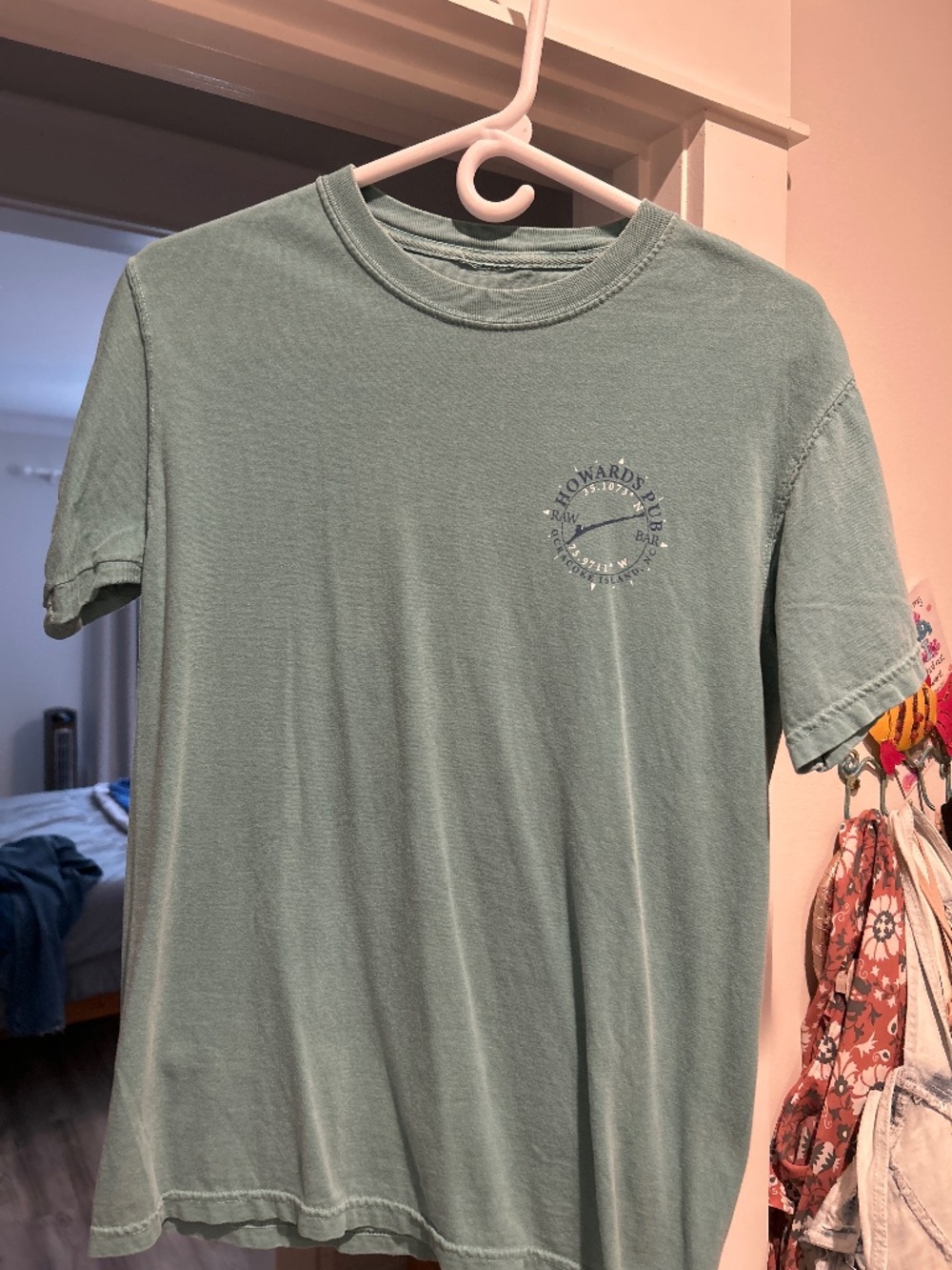 Howard’s Pub tshirt